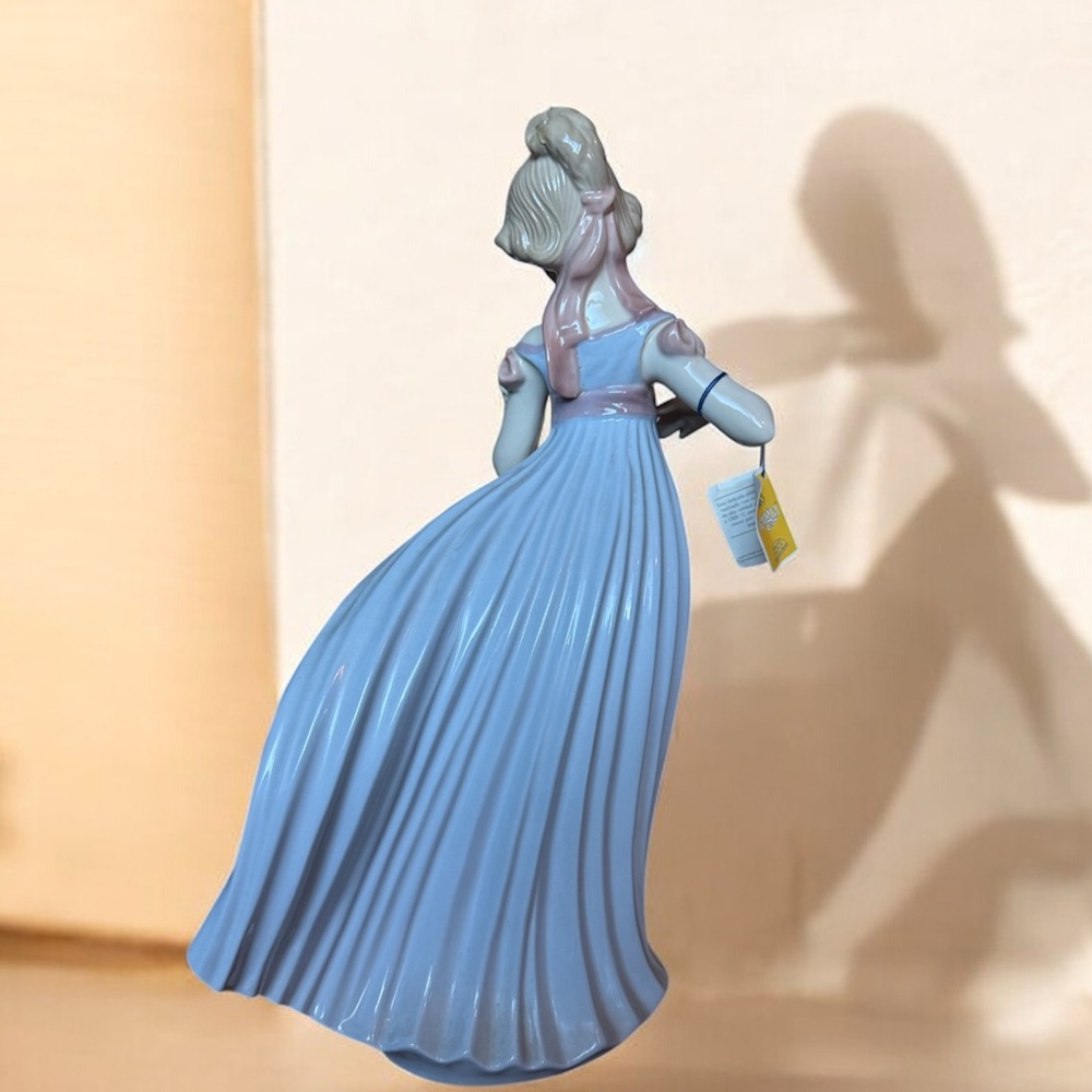Tengra Valencia Spain Handmade in Lladro Style - Picture 3 of 7
